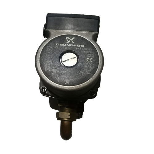 Bomba de Agua Ferroli NEW Elite F 30E — Ref. 95965505, repuesto fotografiado sobre fondo blanco