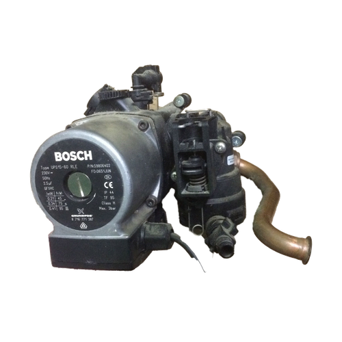 Bomba de Agua Junkers Euromaxx ZWC — Ref. 8716771387, repuesto fotografiado sobre fondo blanco